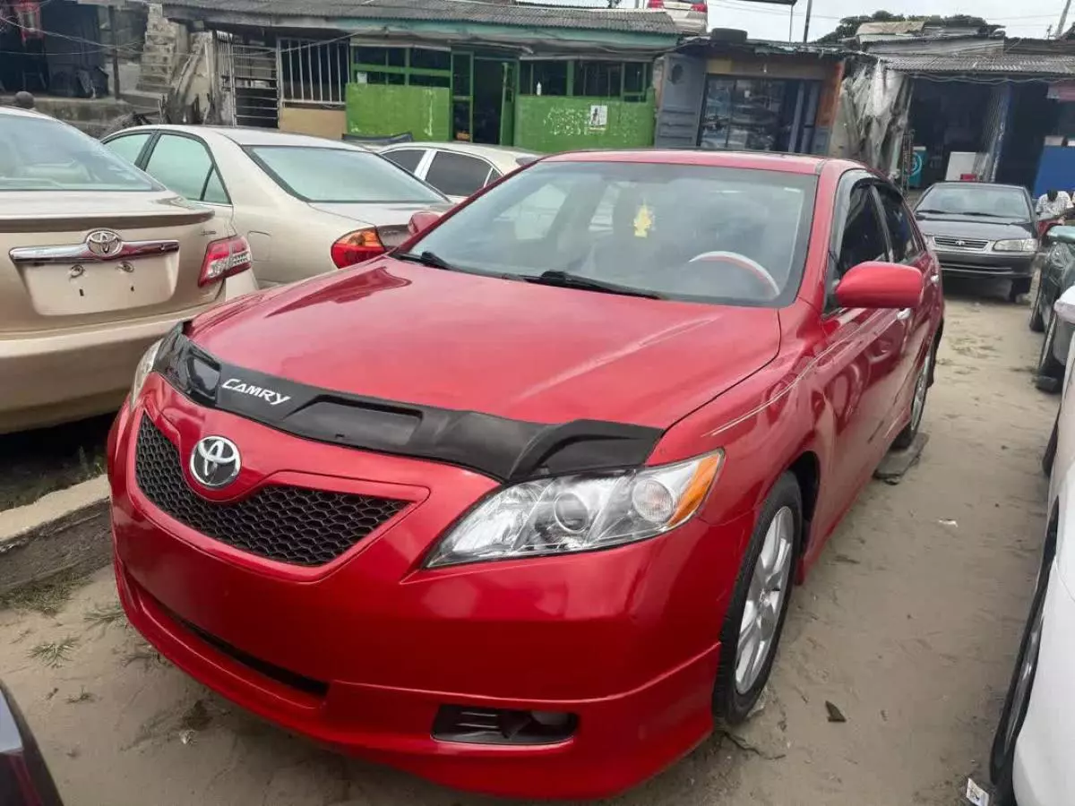 Toyota Camry   - 2009