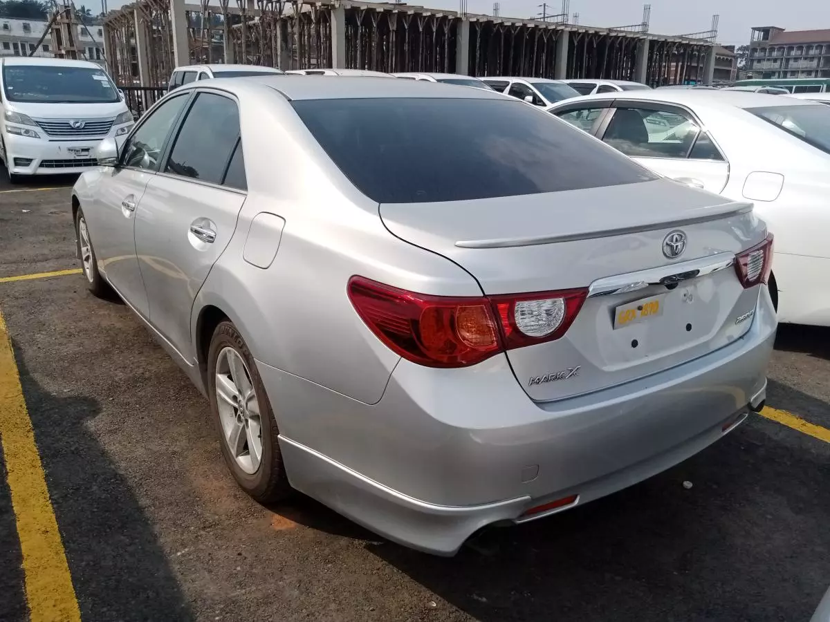 Toyota Mark X   - 2010