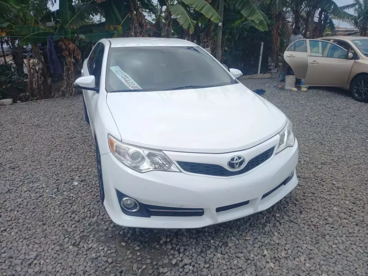 Toyota Camry   - 2014