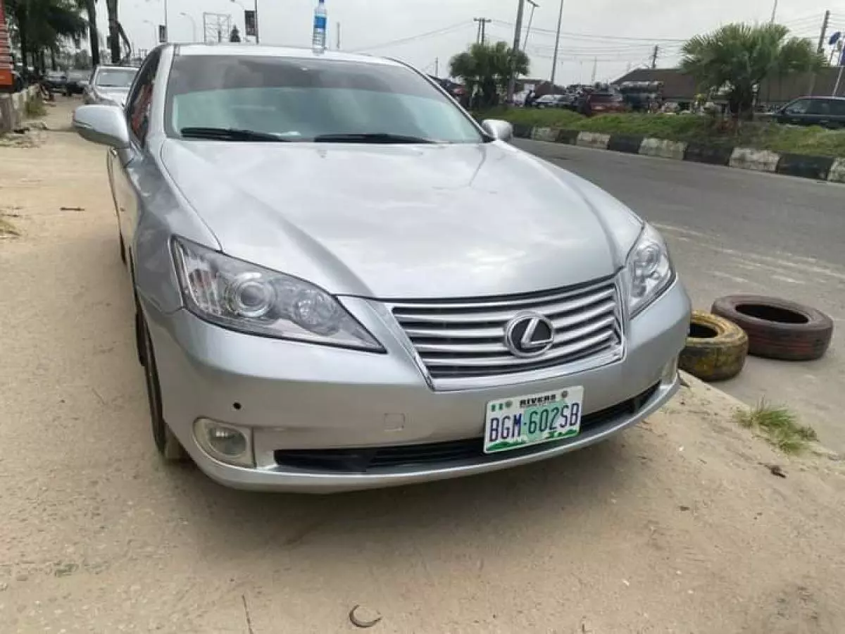 Lexus ES 350   - 2010