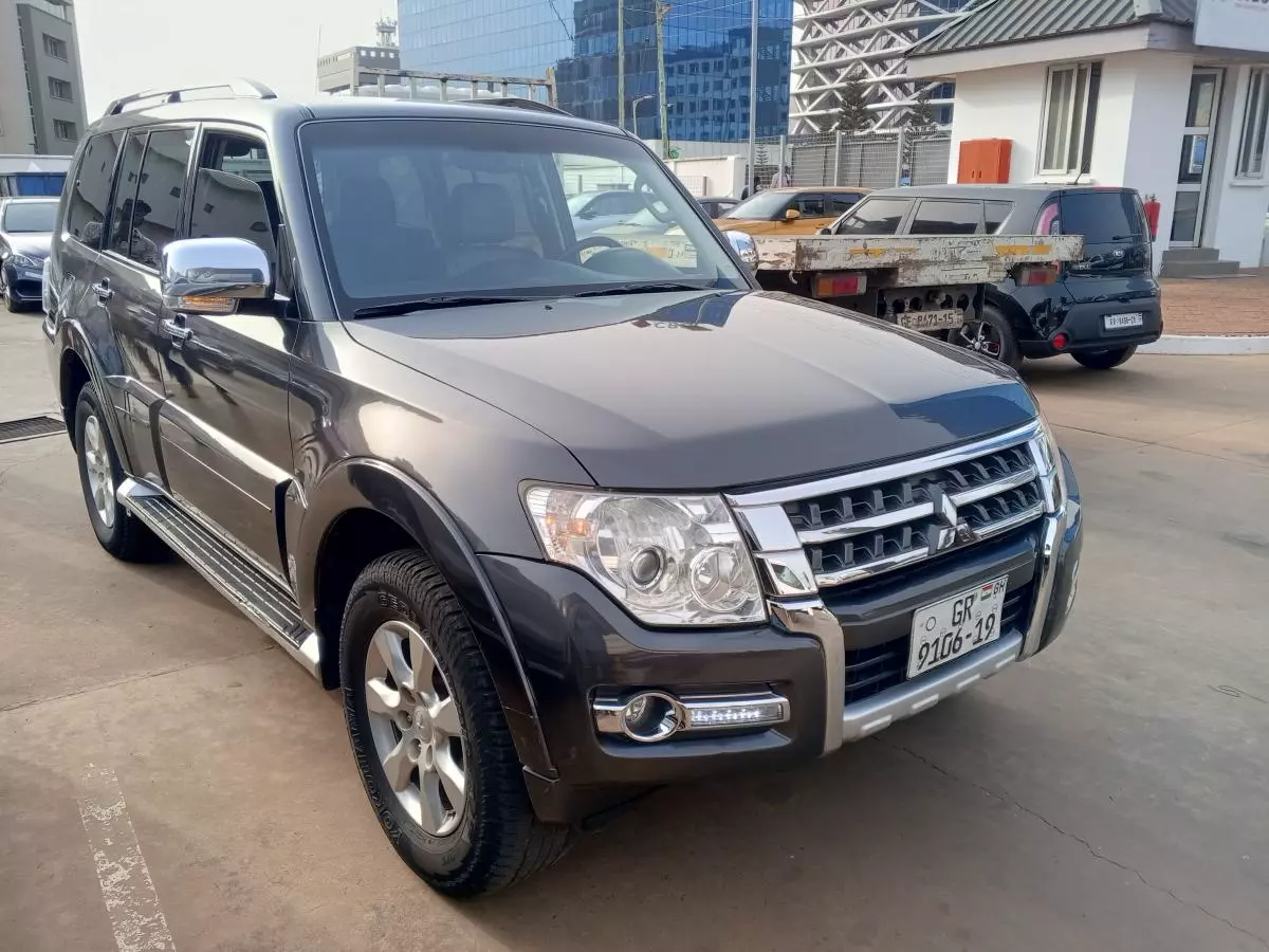 Mitsubishi Pajero   - 2019