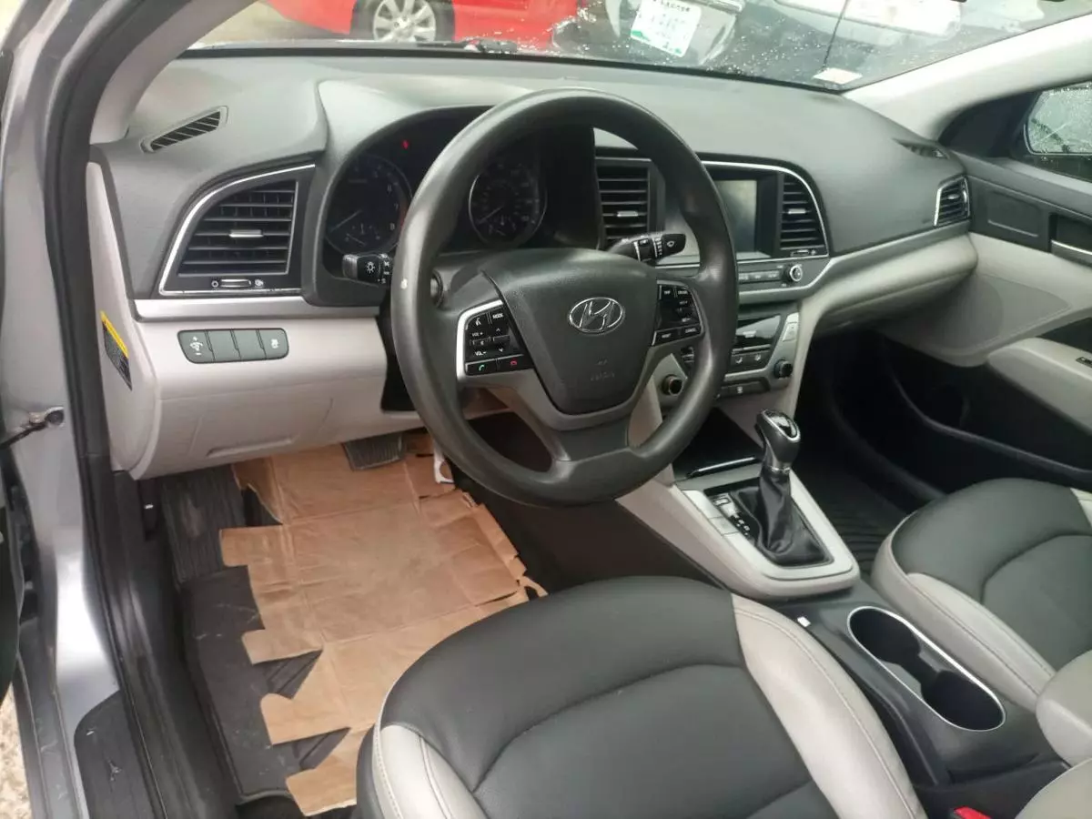 Hyundai Elantra - 2016