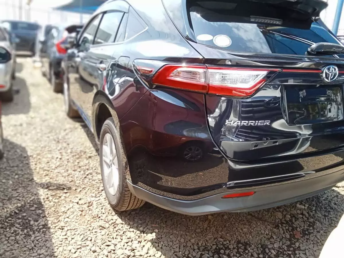 Toyota Harrier   - 2017