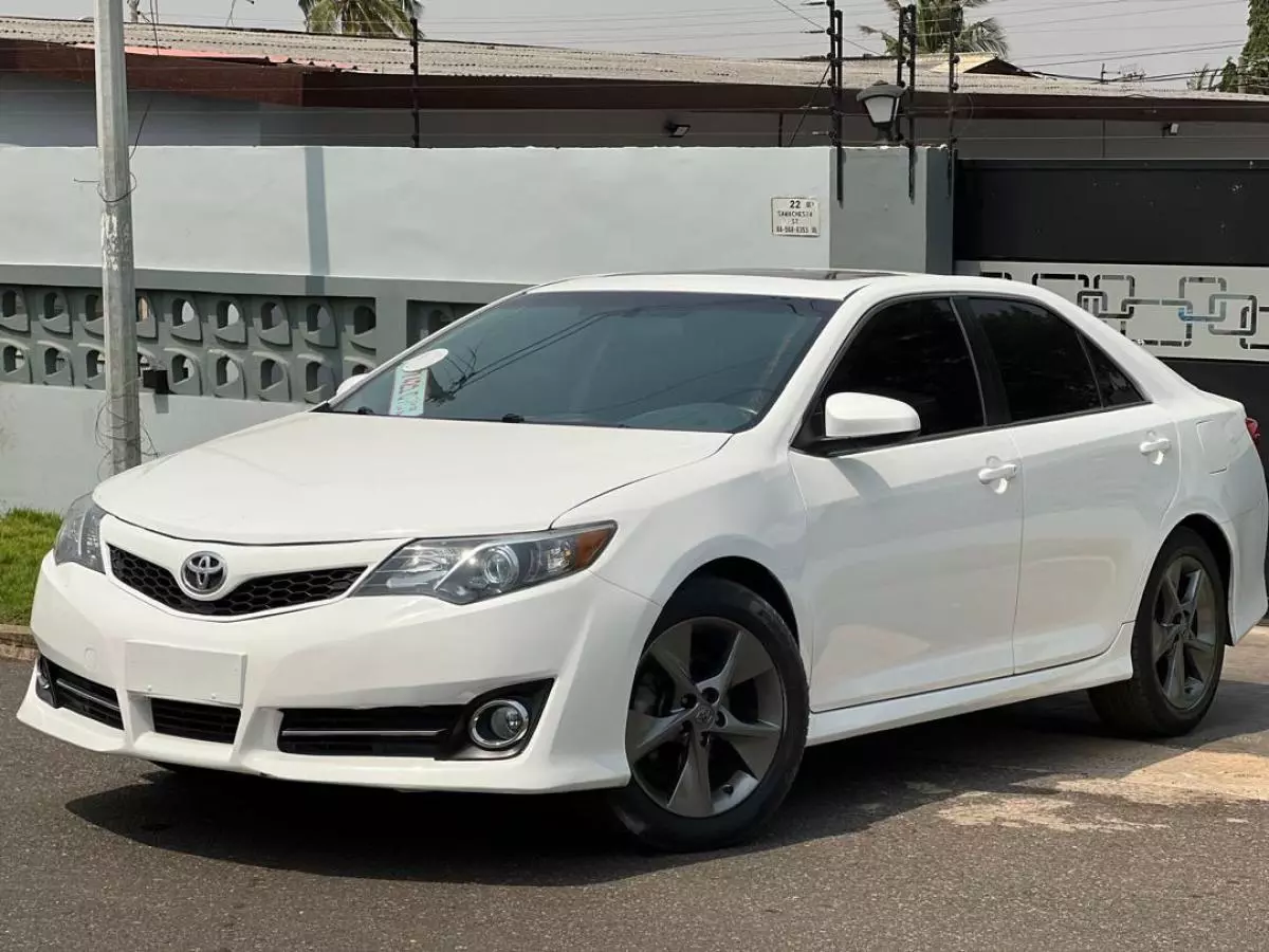 Toyota Camry   - 2014