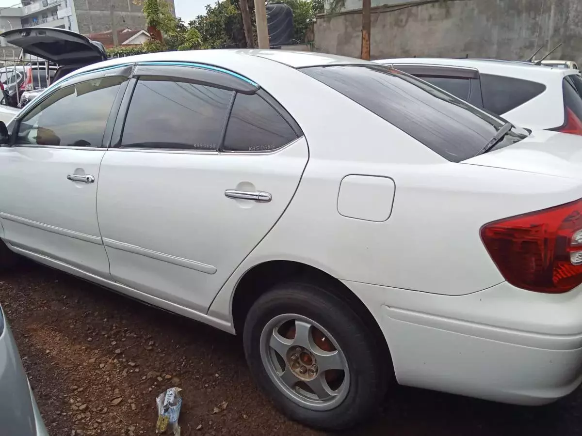 Toyota Premio    - 2005