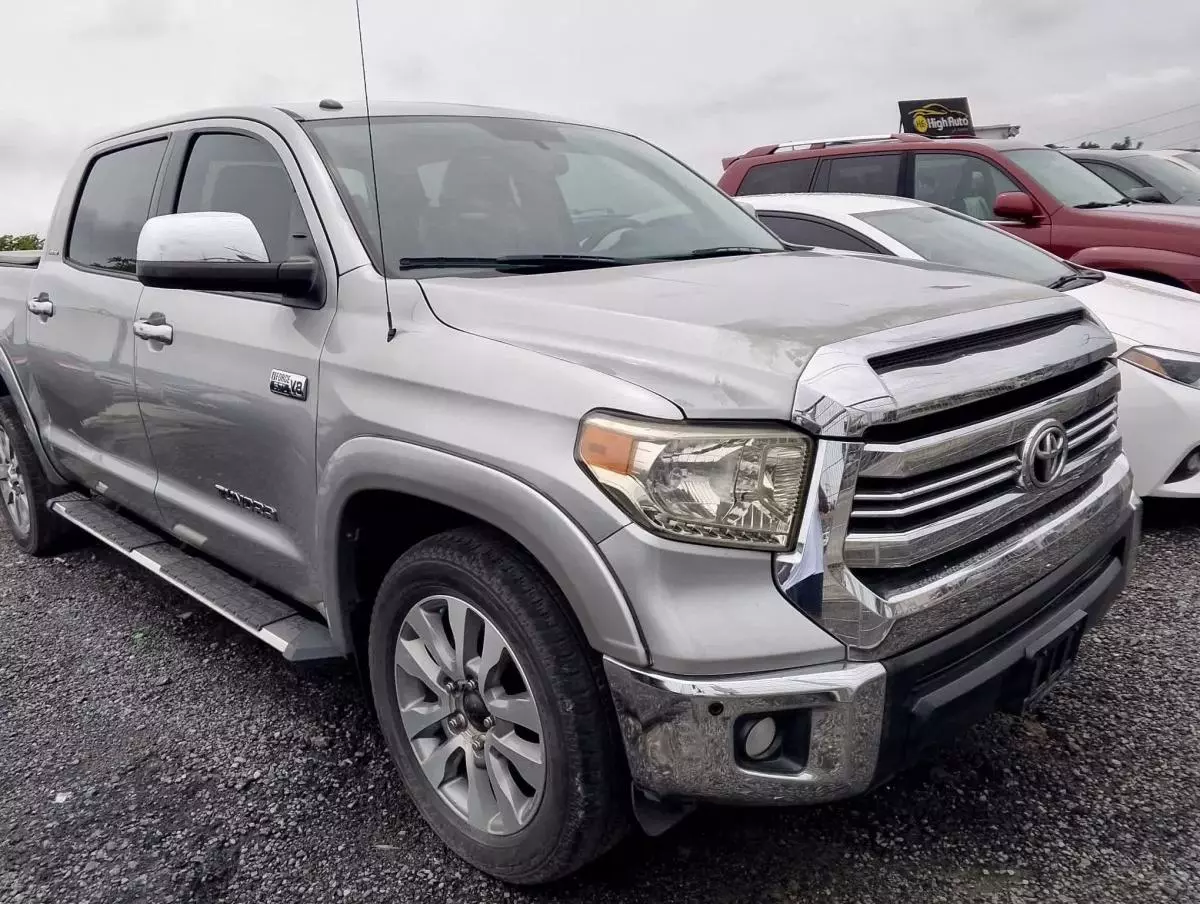 Toyota Tundra   - 2017