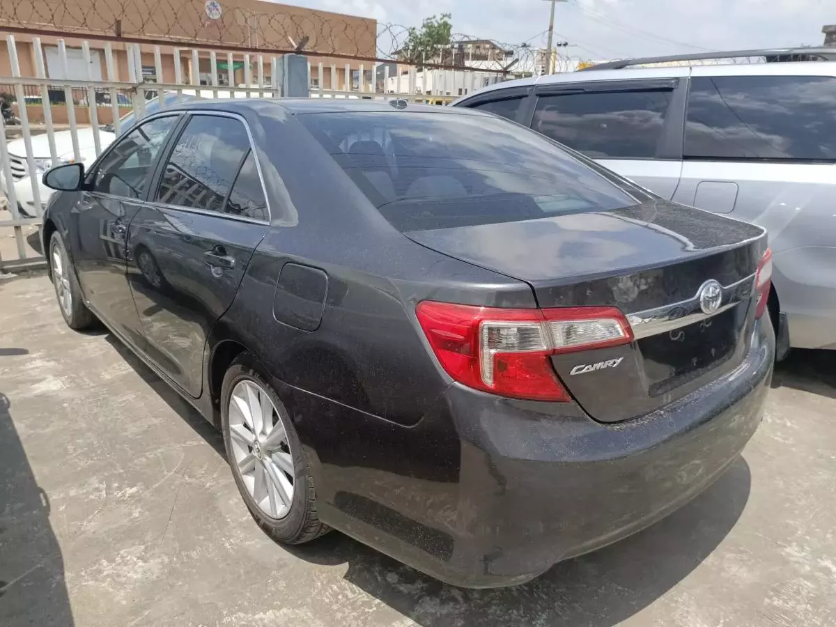 Toyota Camry   - 2014