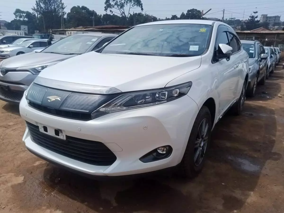 Toyota Harrier   - 2016