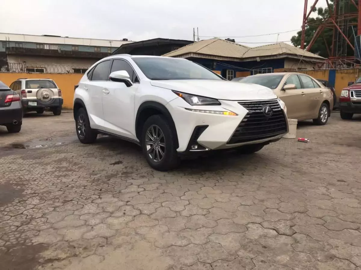 Lexus NX 300   - 2019