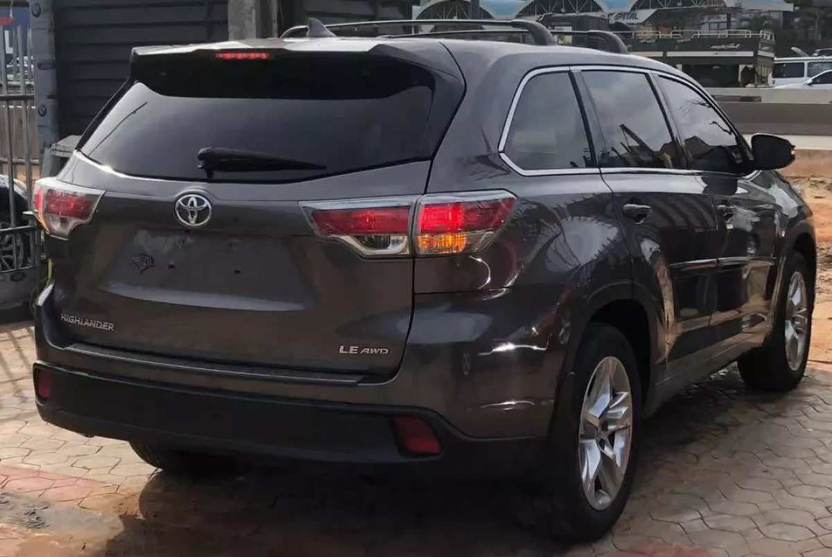 Toyota Highlander   - 2016