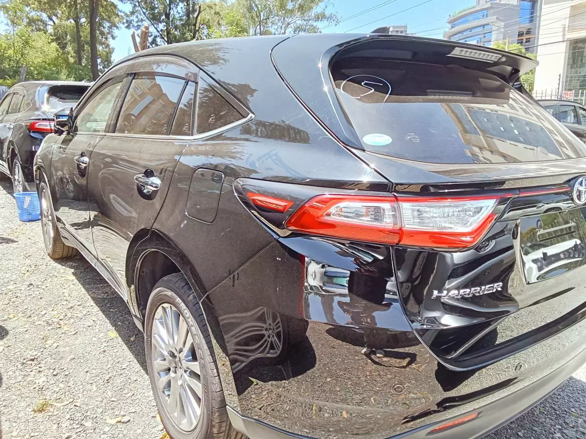 Toyota Harrier   - 2019