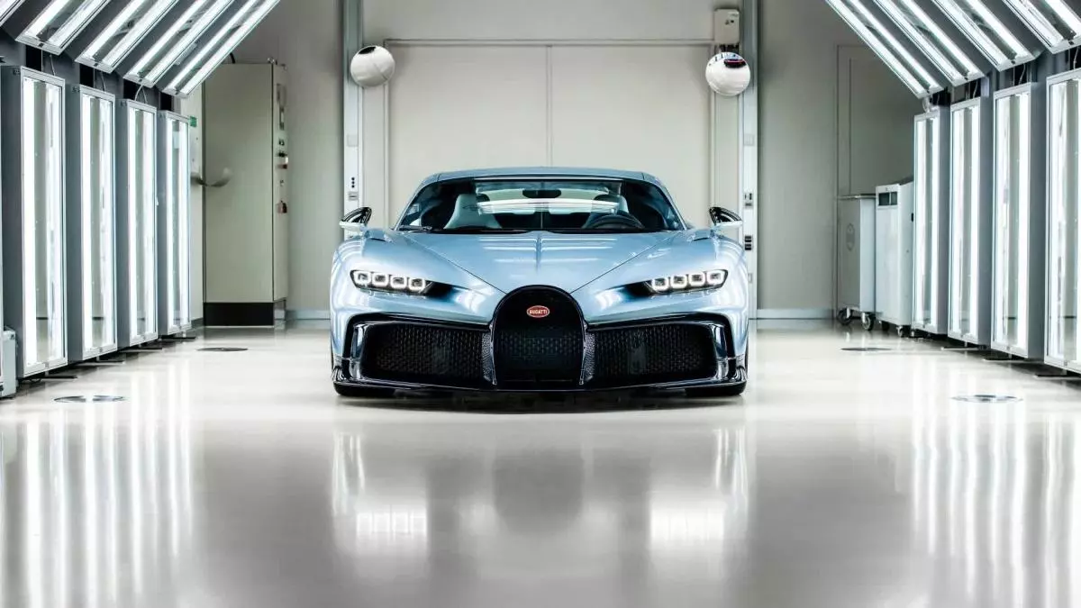 Bugatti Chiron   - 2017