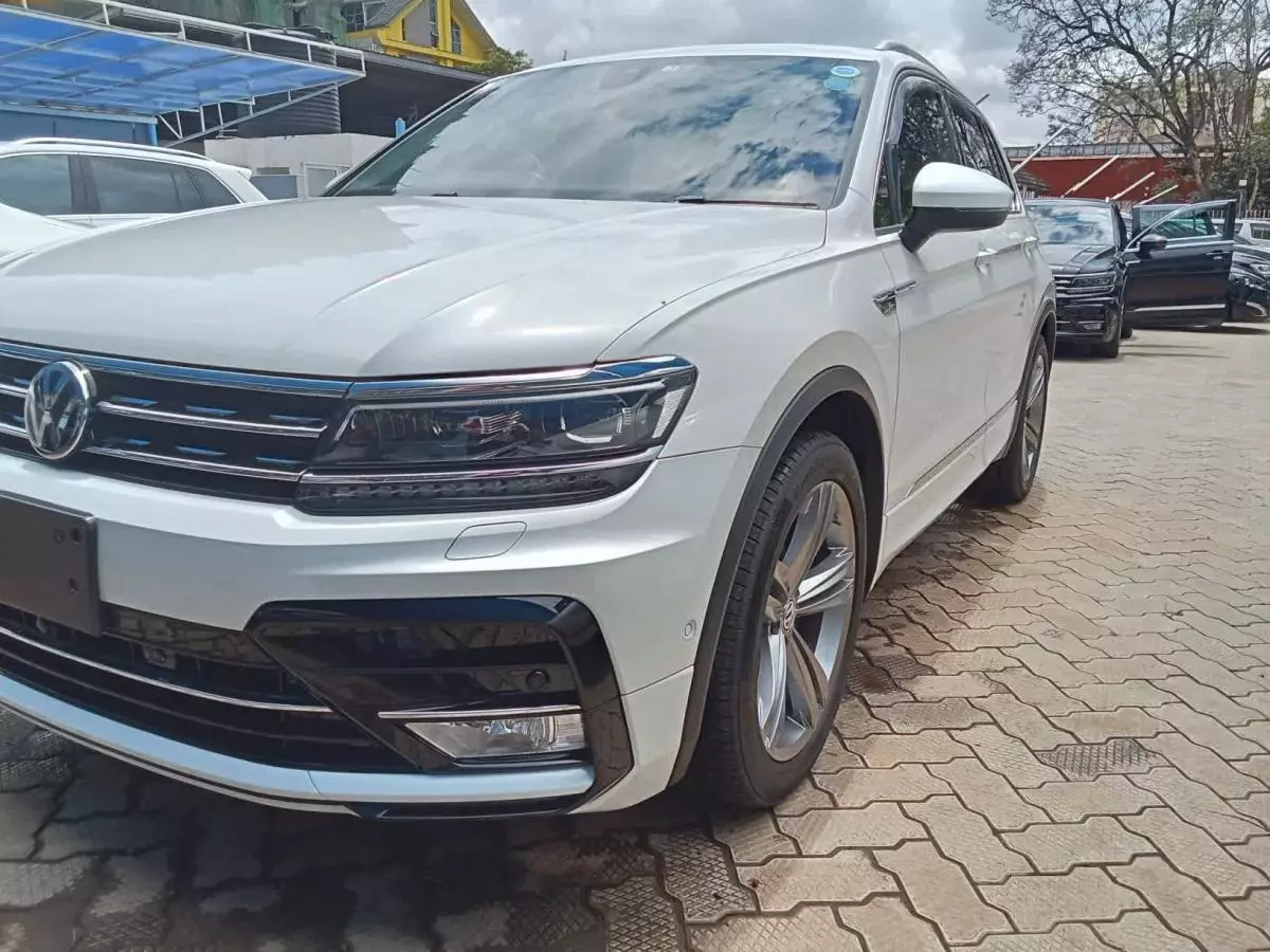 Volkswagen Tiguan   - 2017