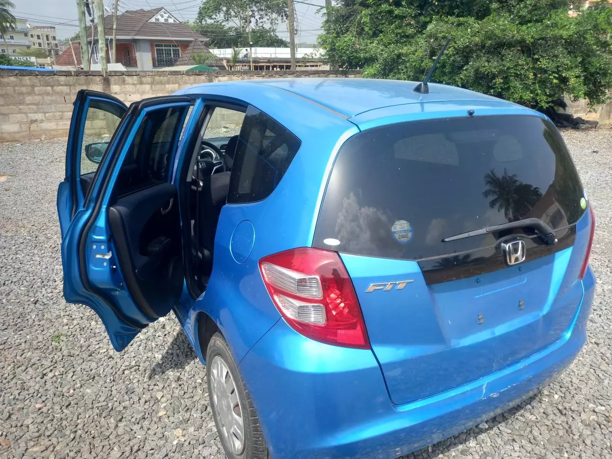 Honda Fit   - 2010