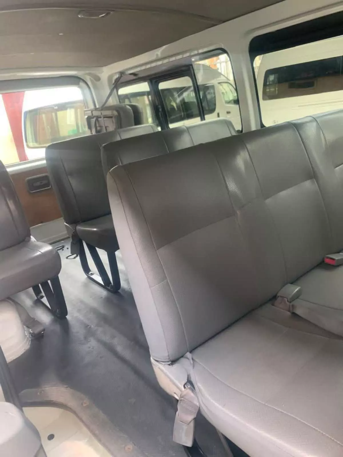 Toyota Hiace   - 2010