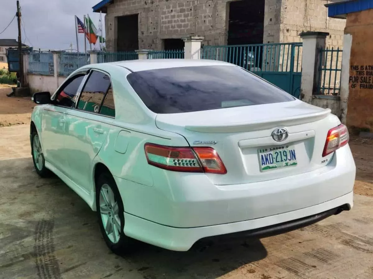 Toyota Camry   - 2009