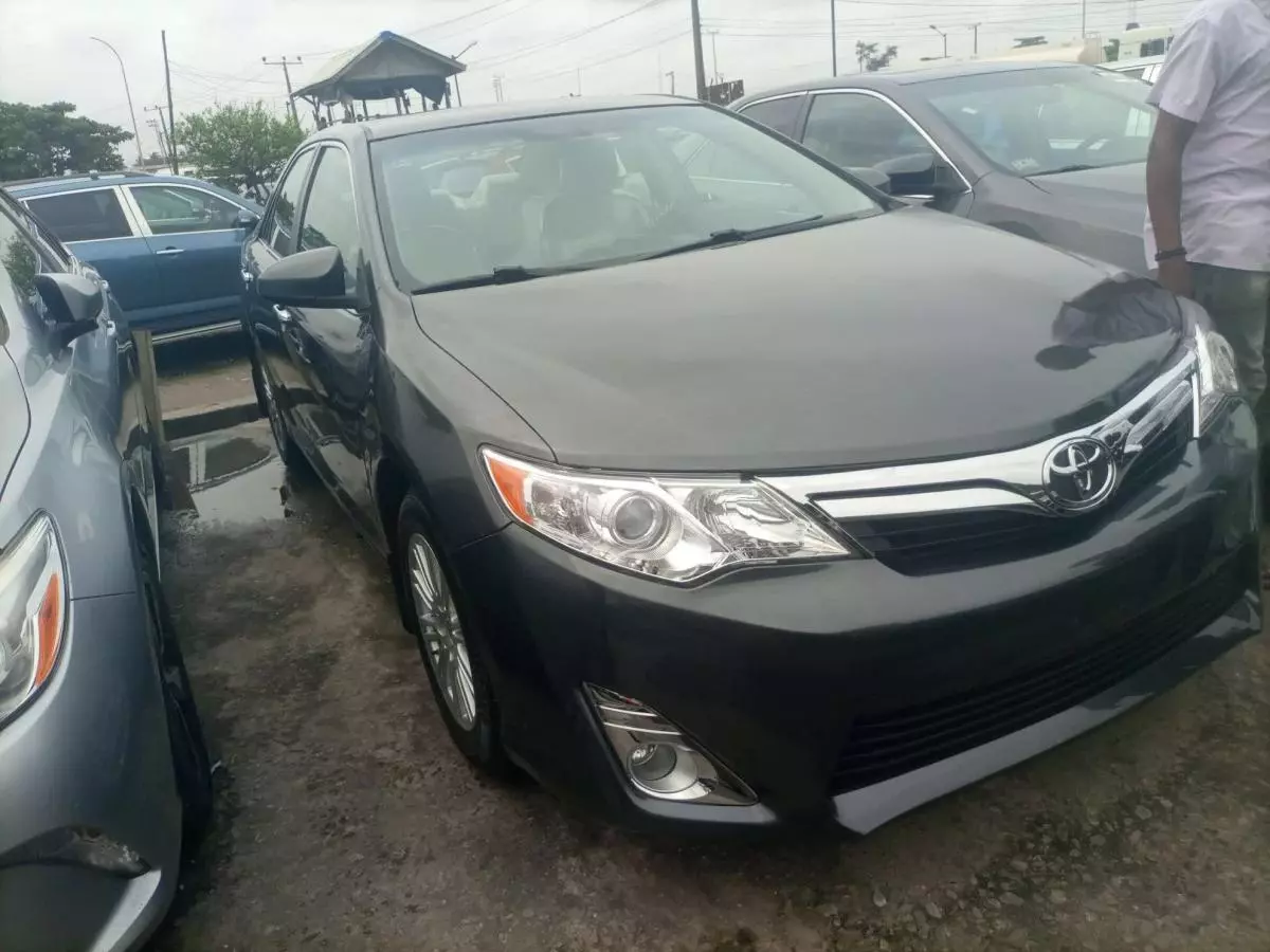 Toyota Camry   - 2013