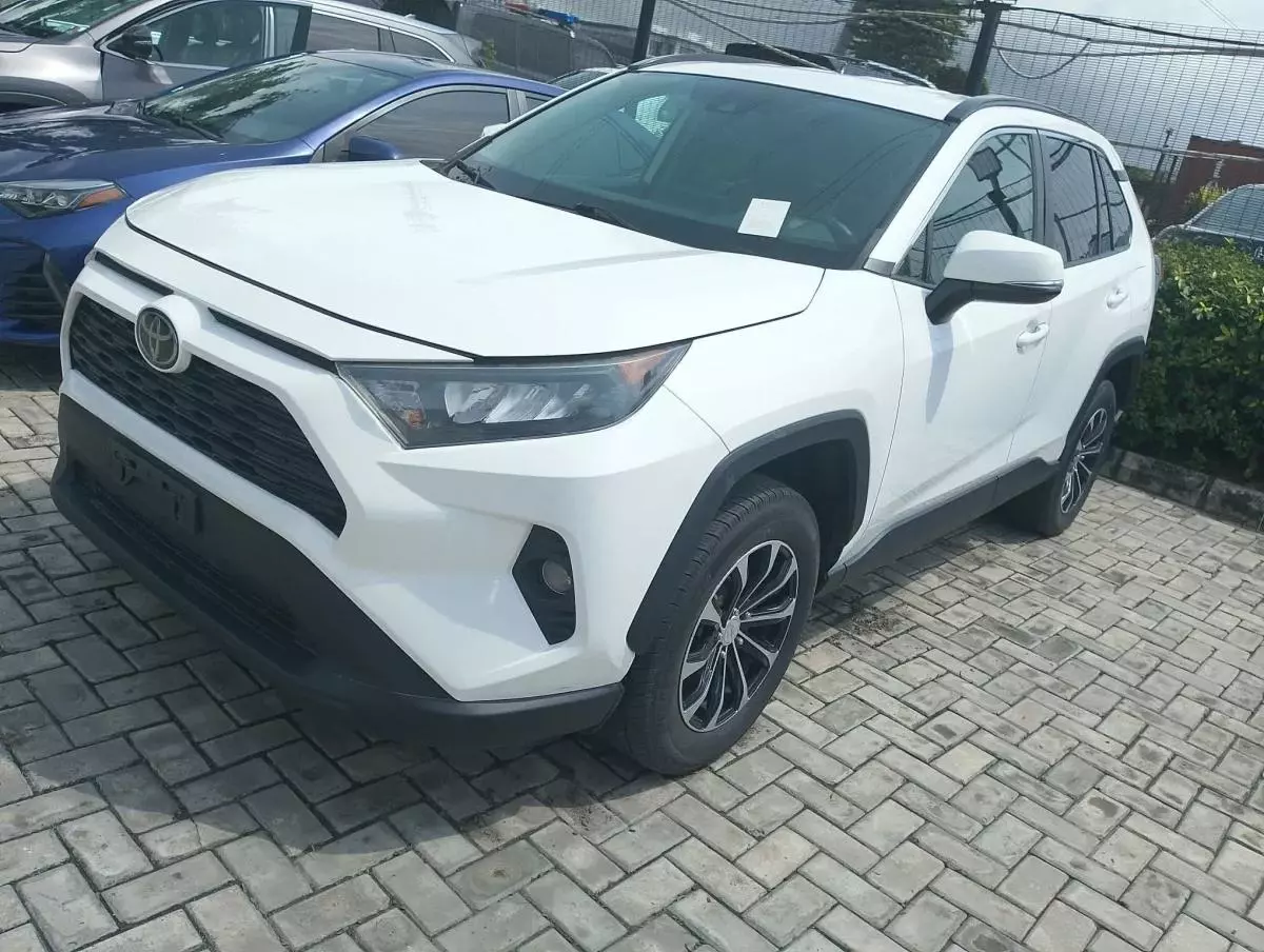 Toyota RAV4   - 2019