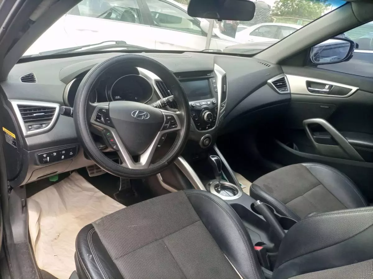 Hyundai Veloster - 2013