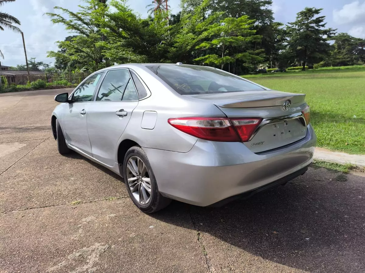 Toyota Camry   - 2016