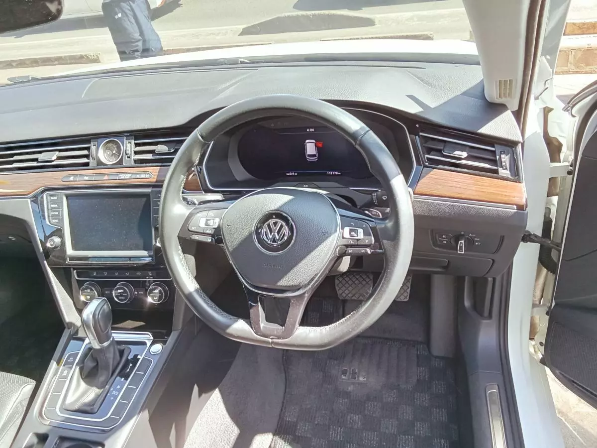 Volkswagen Passat   - 2017