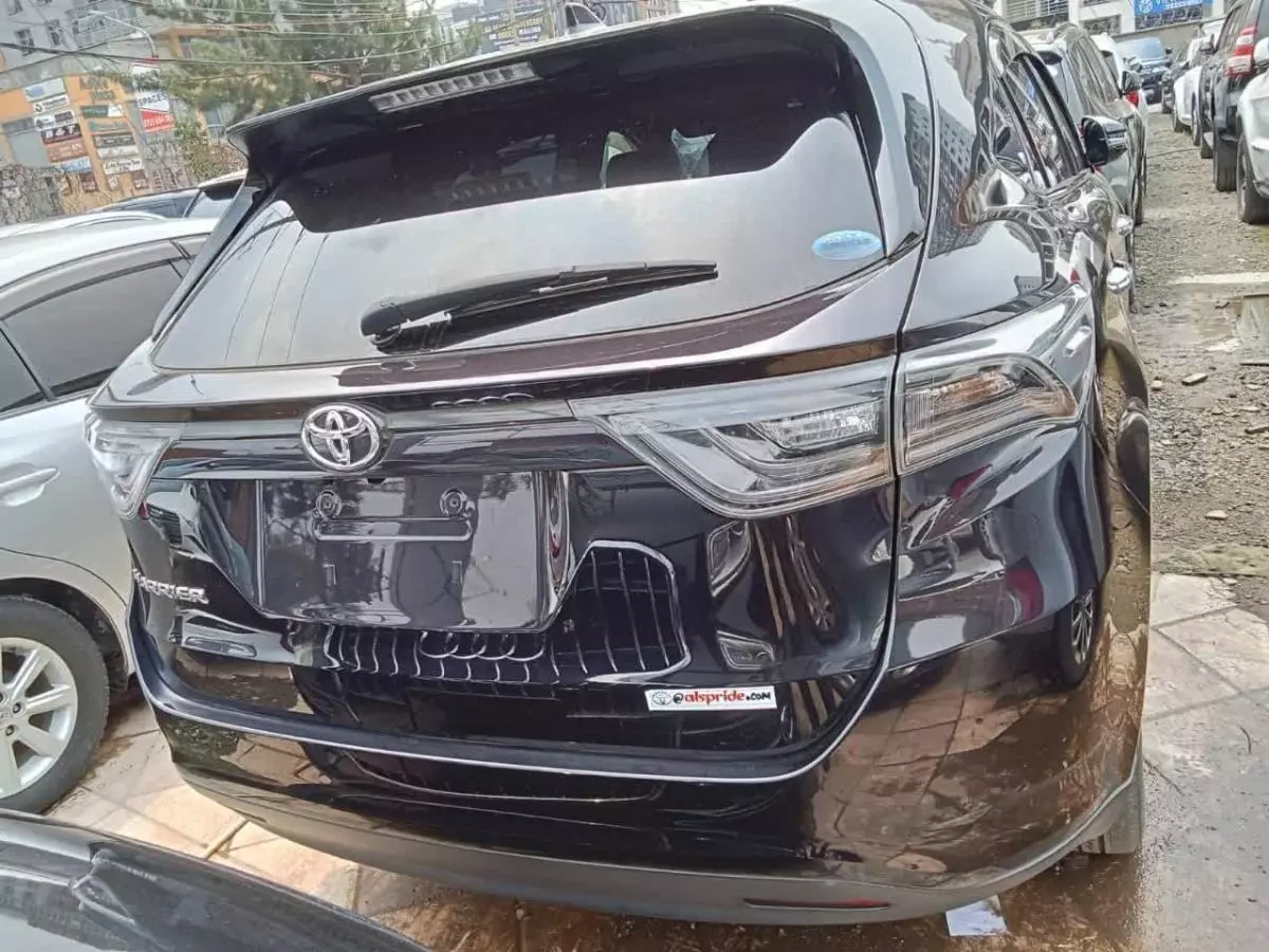 Toyota Harrier   - 2016