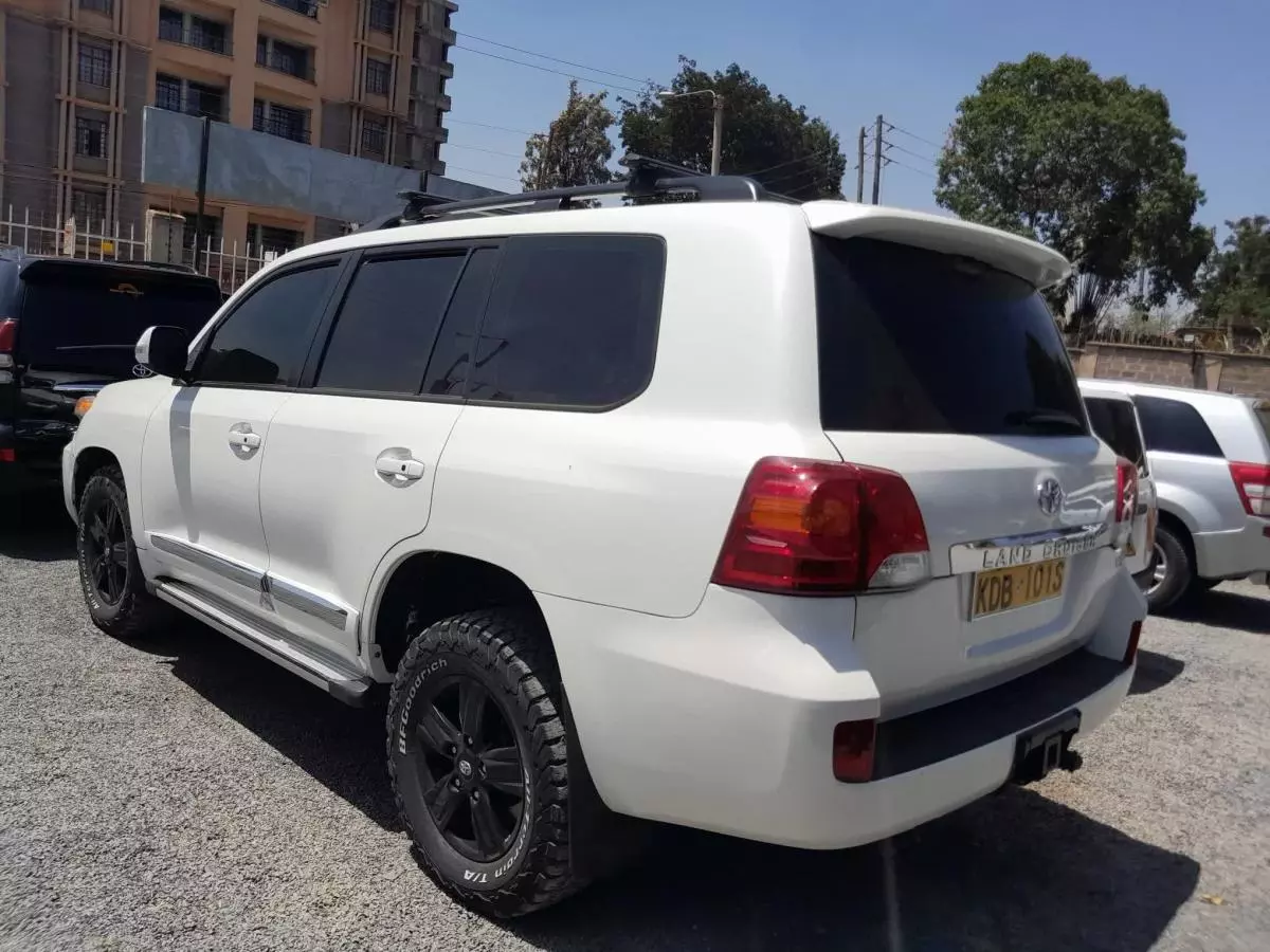 Toyota Land Cruiser - 2013