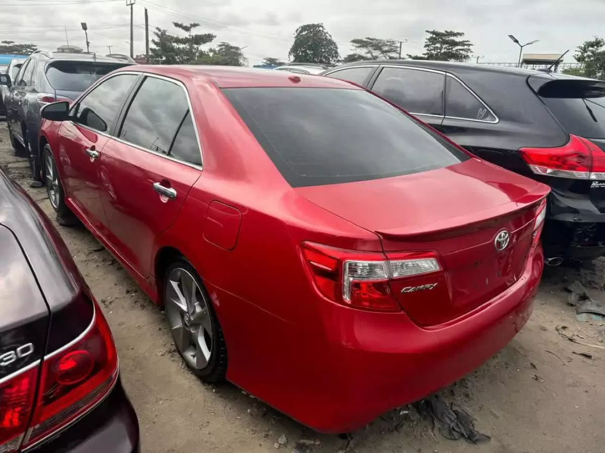 Toyota Camry   - 2012