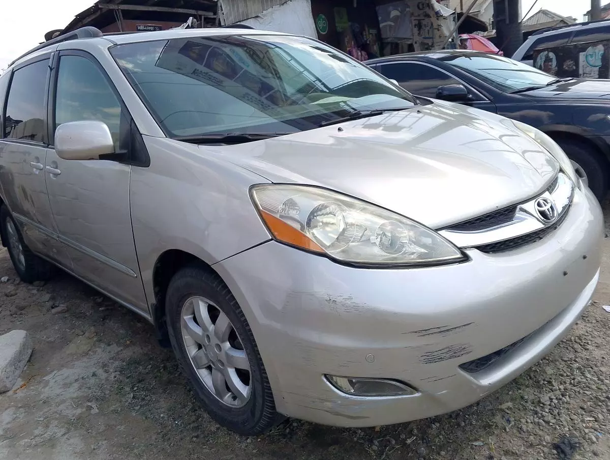 Toyota Sienna   - 2008