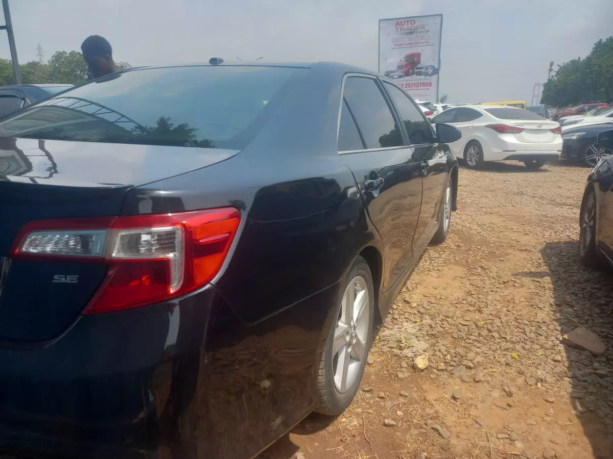 Toyota Camry   - 2014