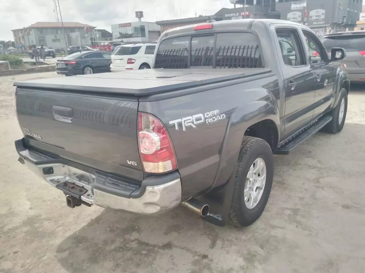 Toyota Tacoma   - 2015