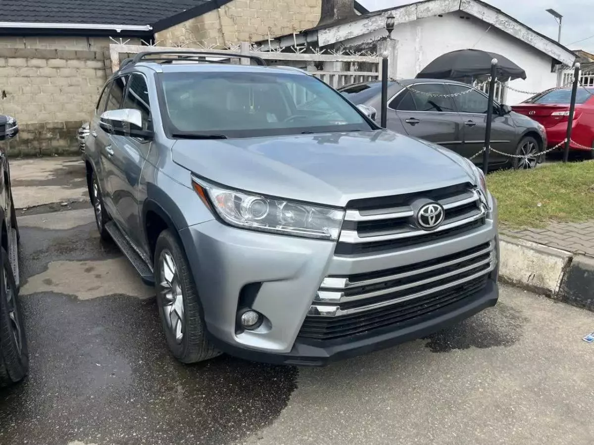 Toyota Highlander   - 2016