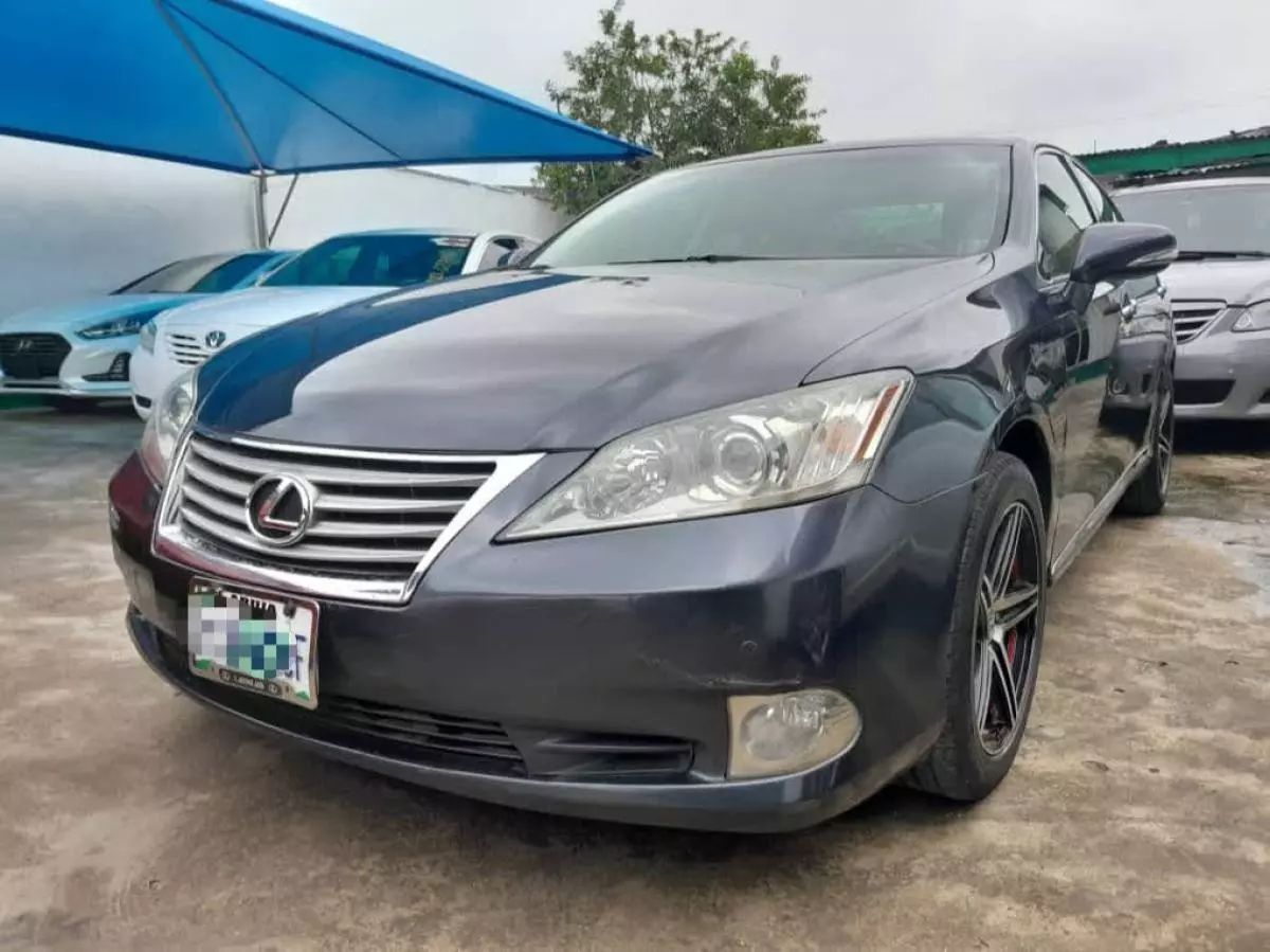 Lexus ES 350   - 2010