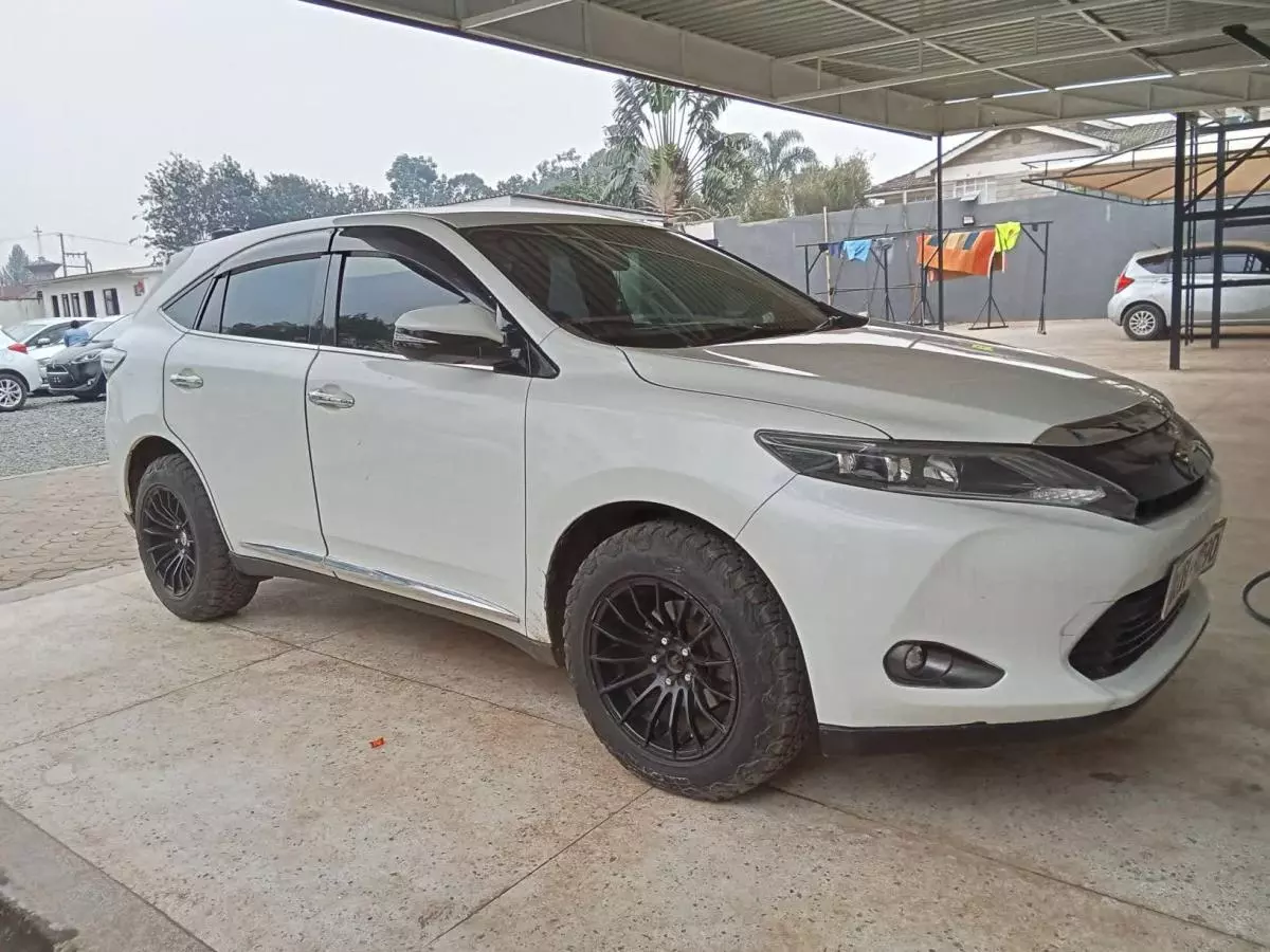 Toyota Harrier   - 2014