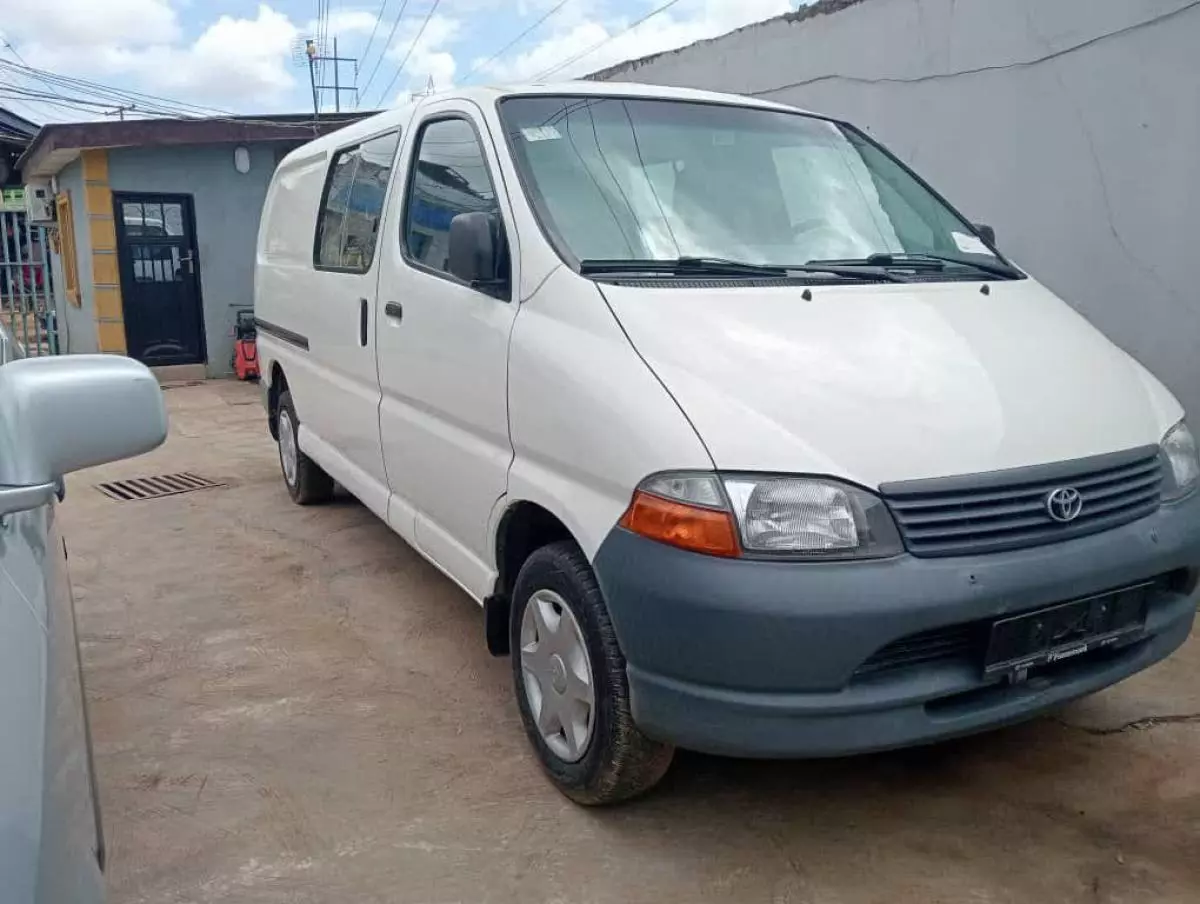 Toyota Hiace   - 2006