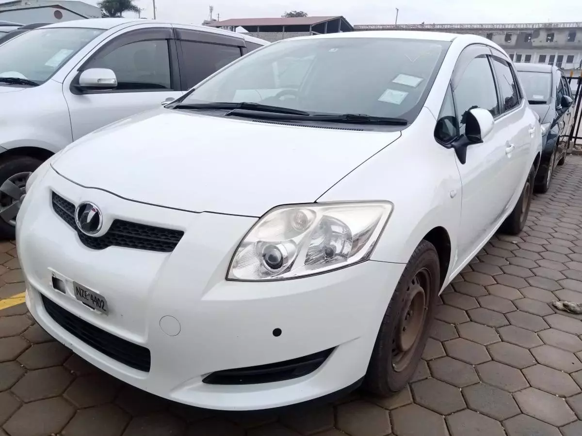 Toyota Auris   - 2009