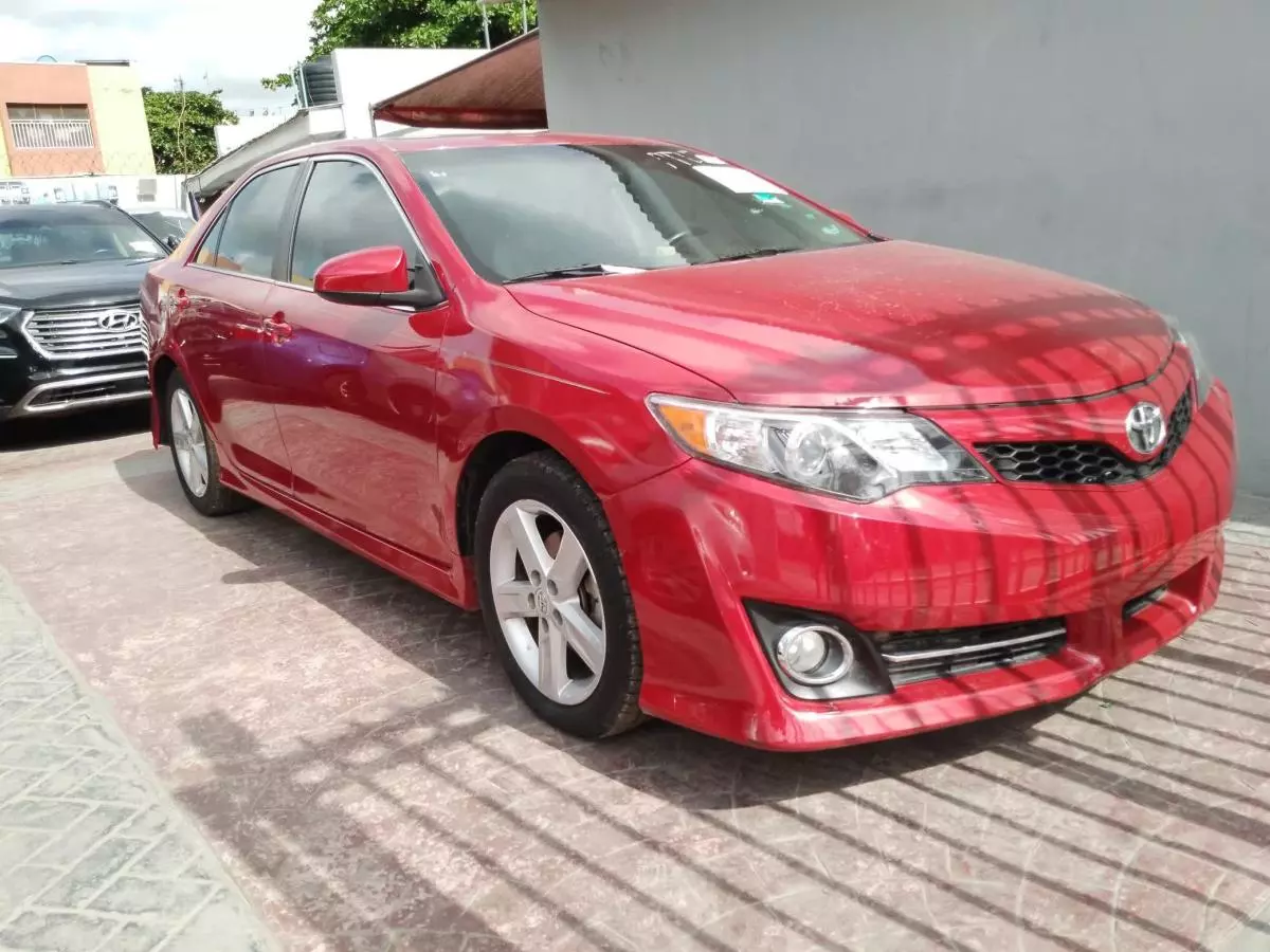 Toyota Camry   - 2012