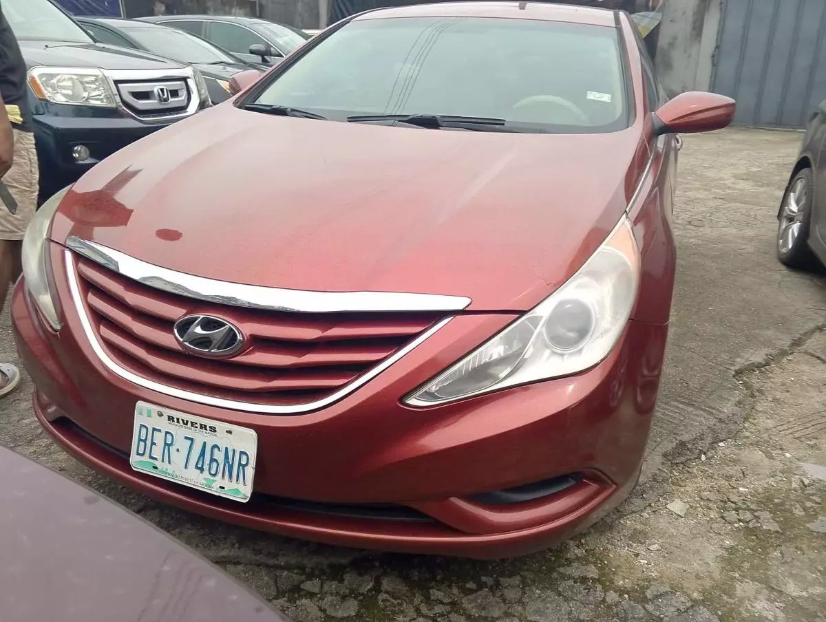 Hyundai Sonata   - 2012