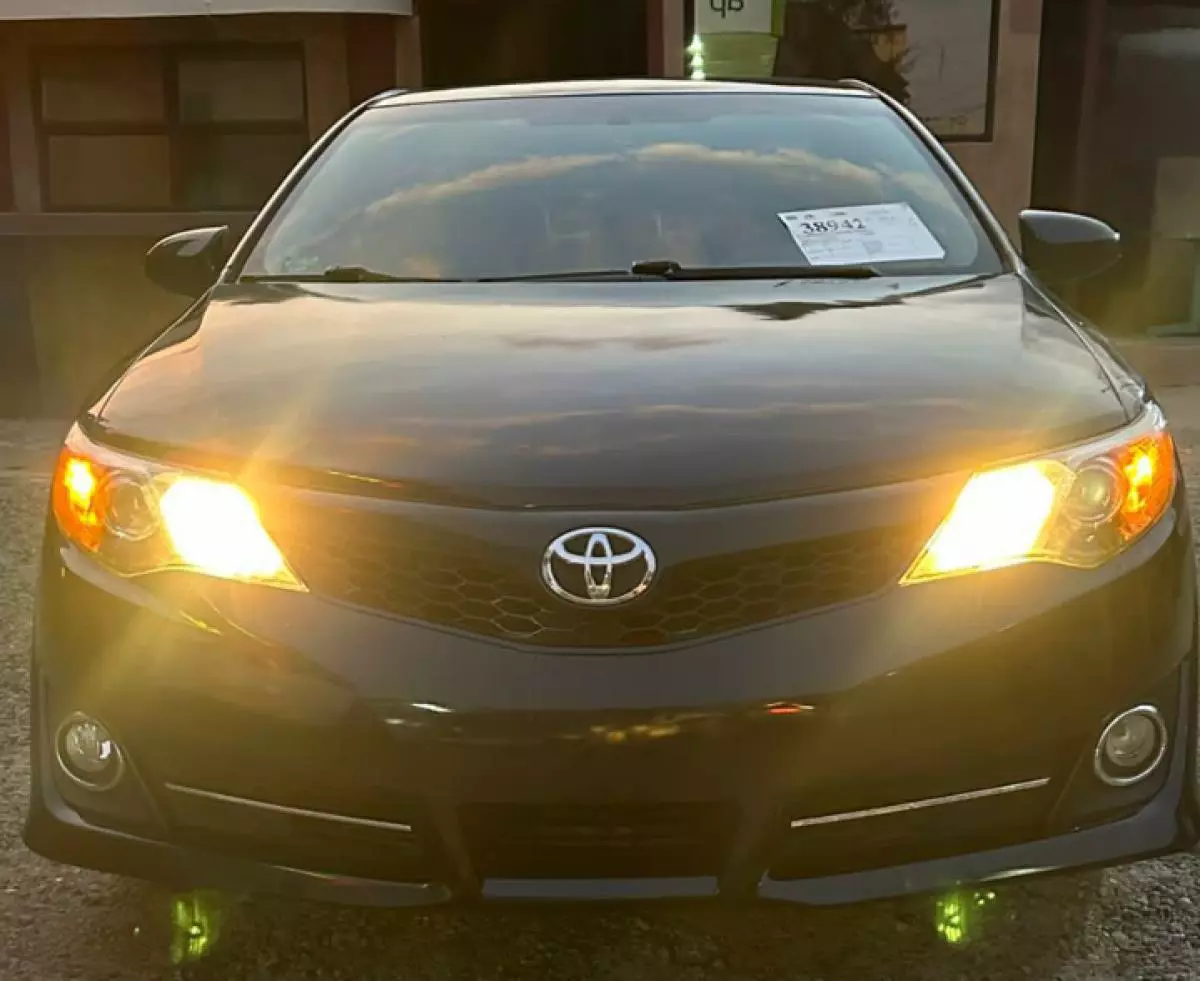 Toyota Camry   - 2012