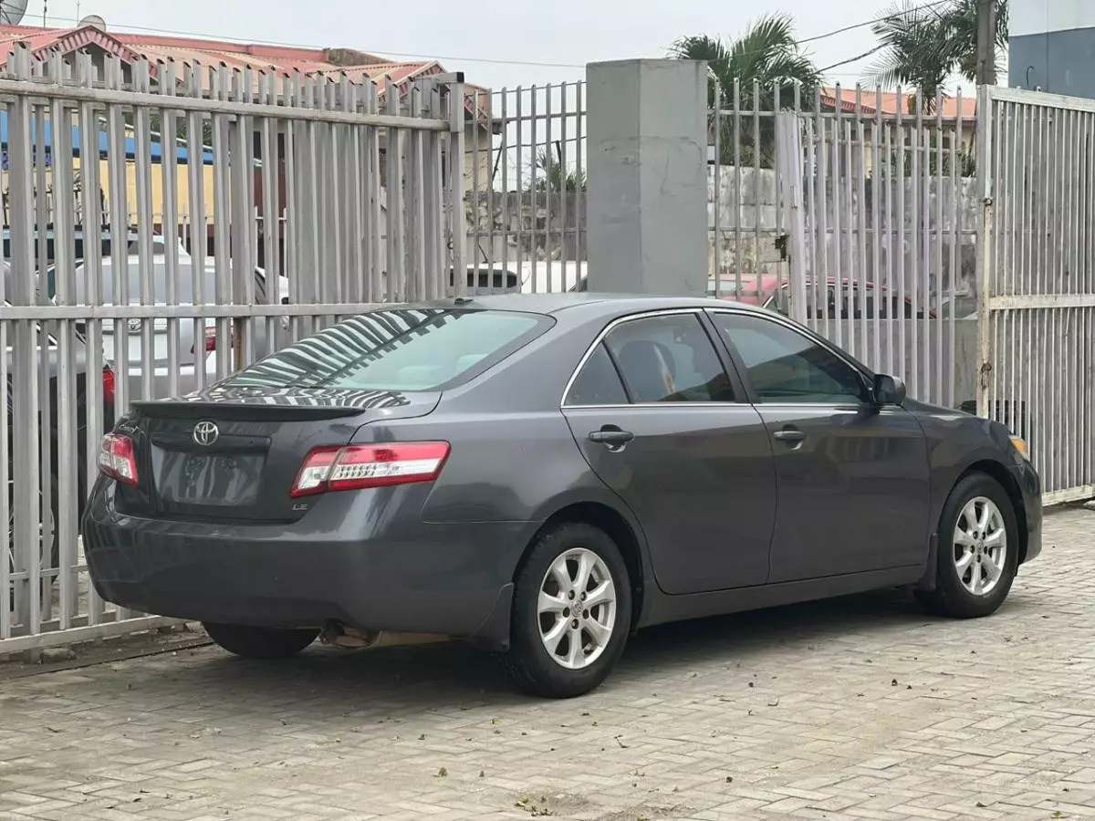 Toyota Camry   - 2011