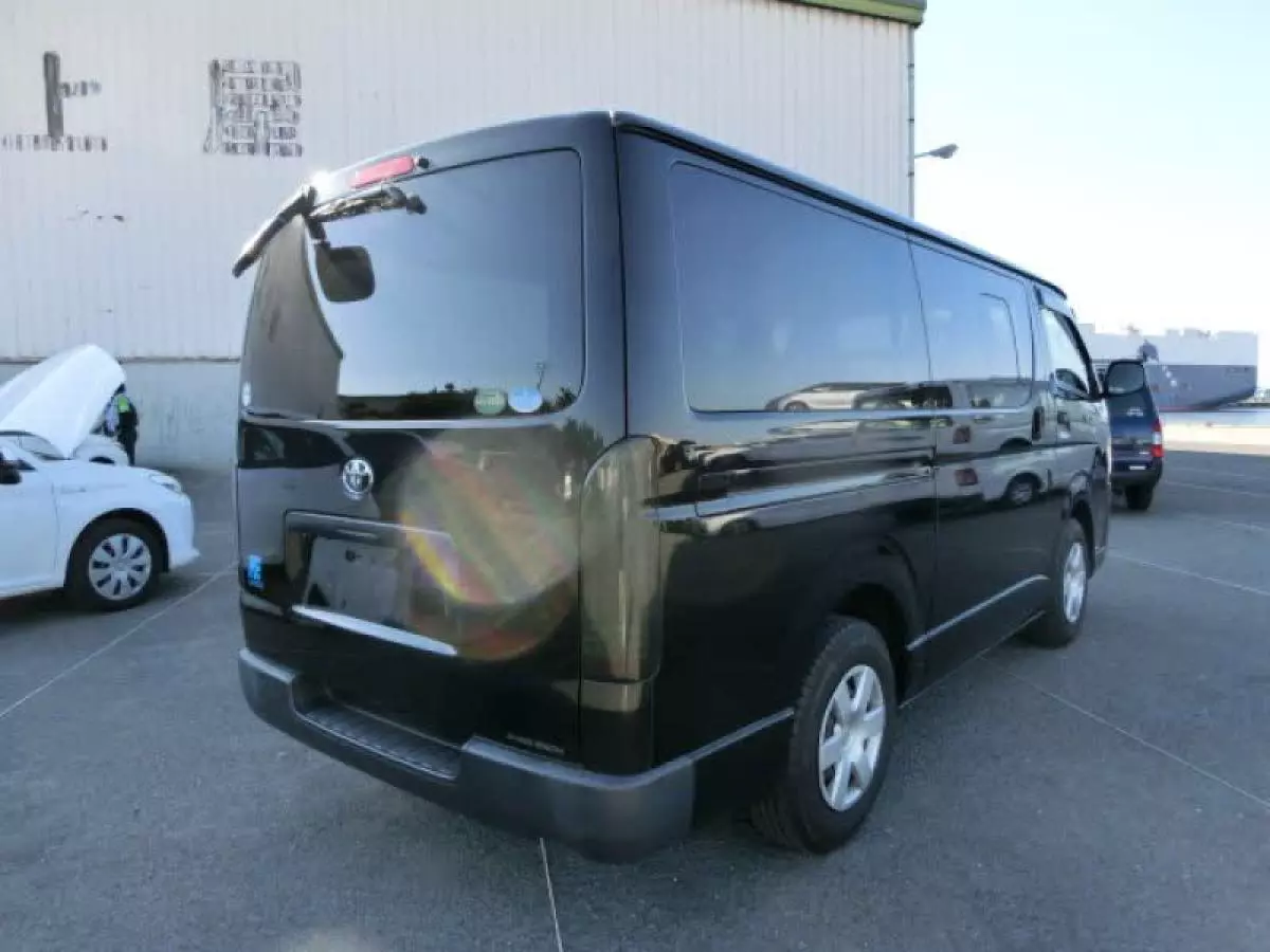 Toyota Hiace   - 2017