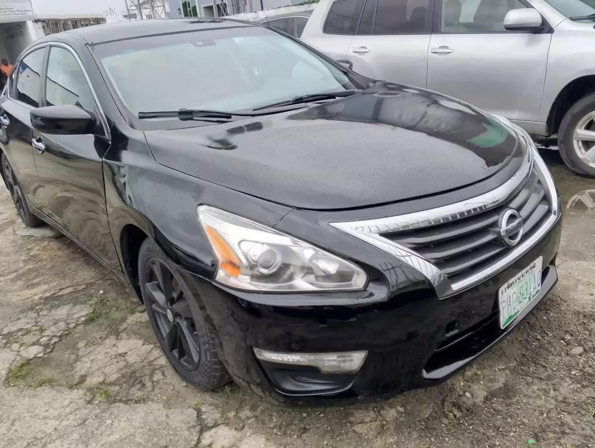 Nissan Altima   - 2015