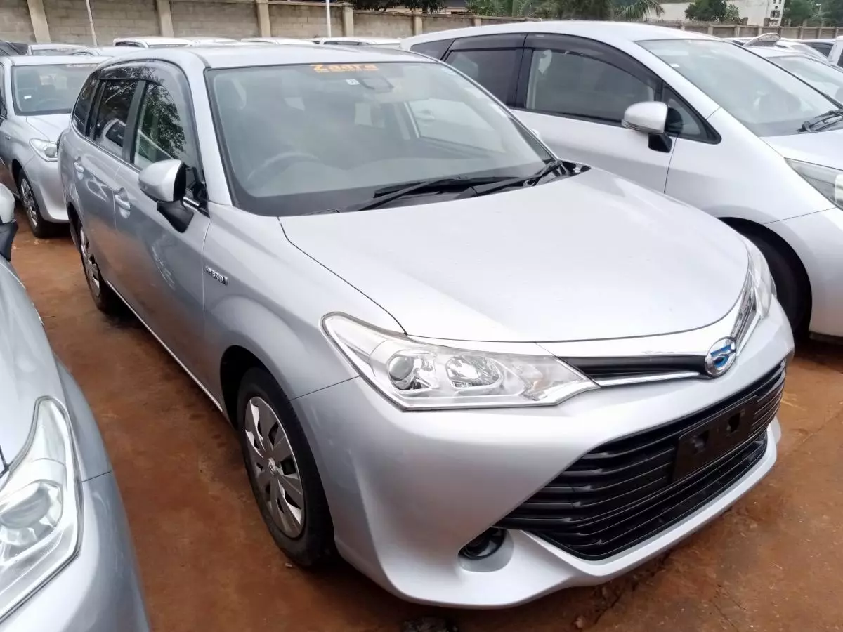 Toyota Fielder hybrid    - 2015