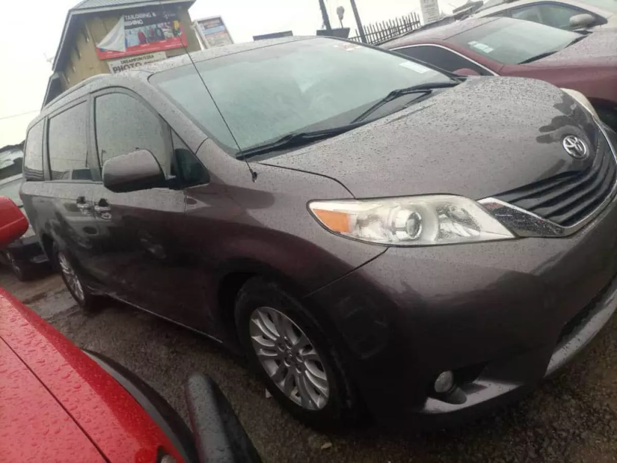 Toyota Sienna - 2014