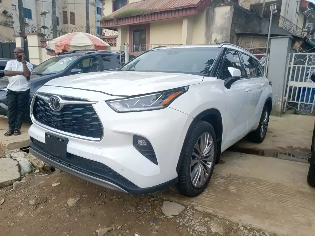 Toyota Highlander   - 2022