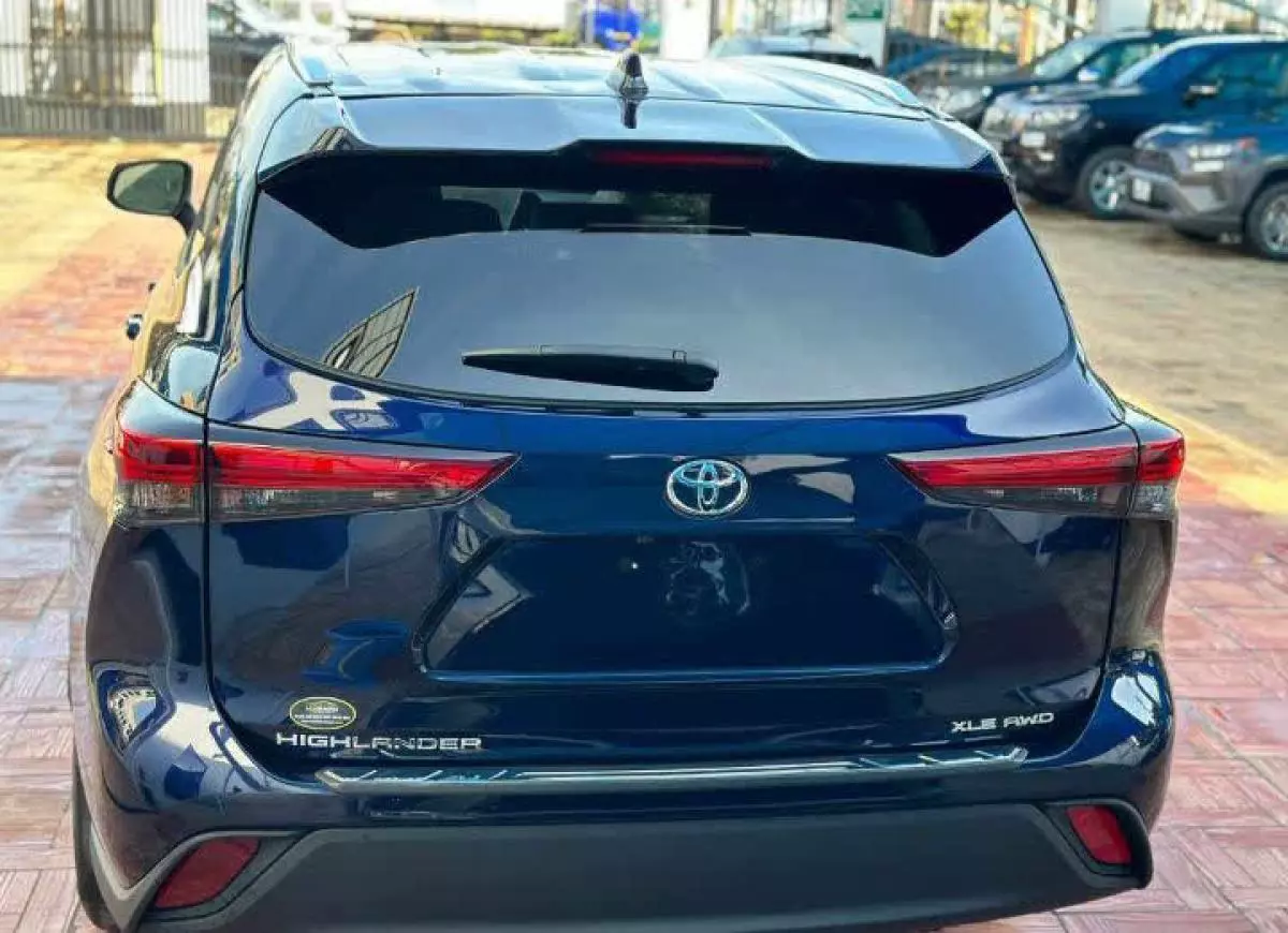 Toyota Highlander   - 2021