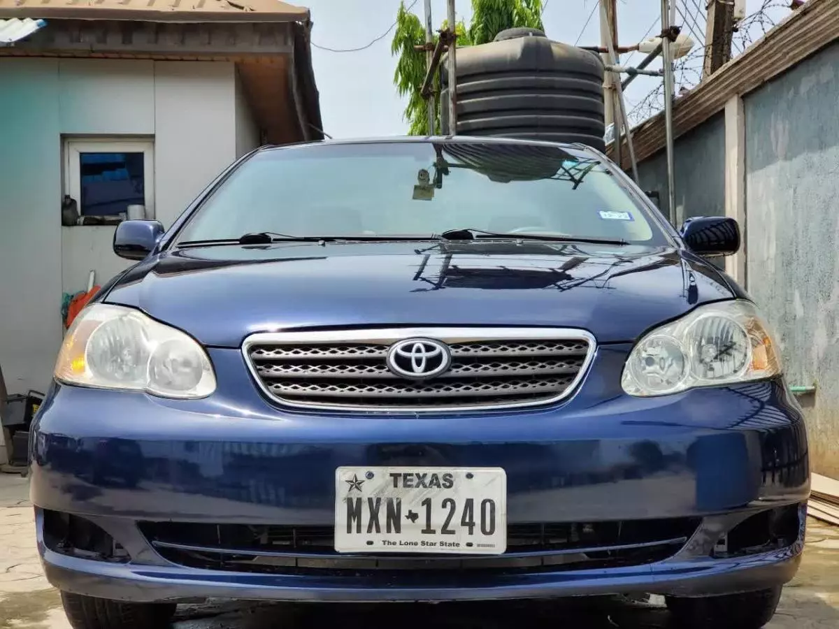 Toyota Corolla   - 2004