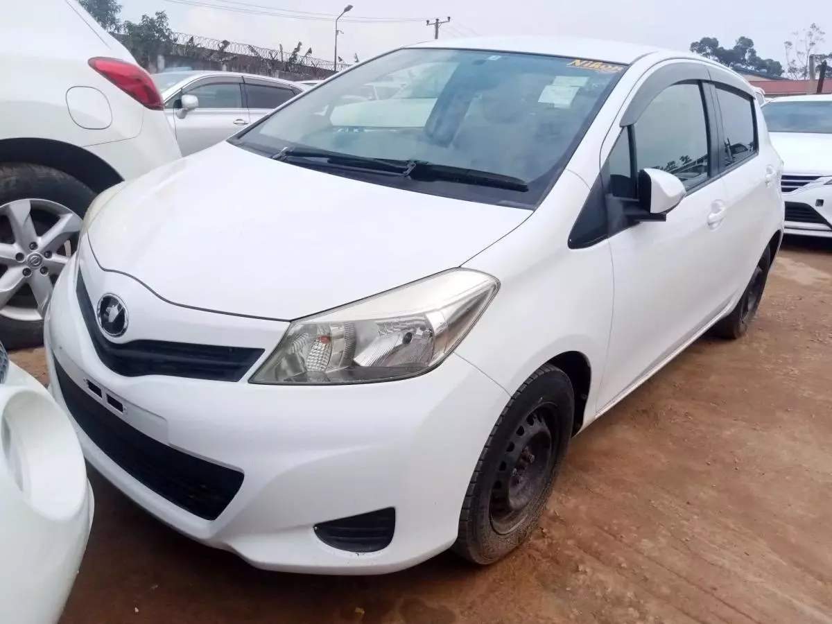 Toyota Vitz   - 2013