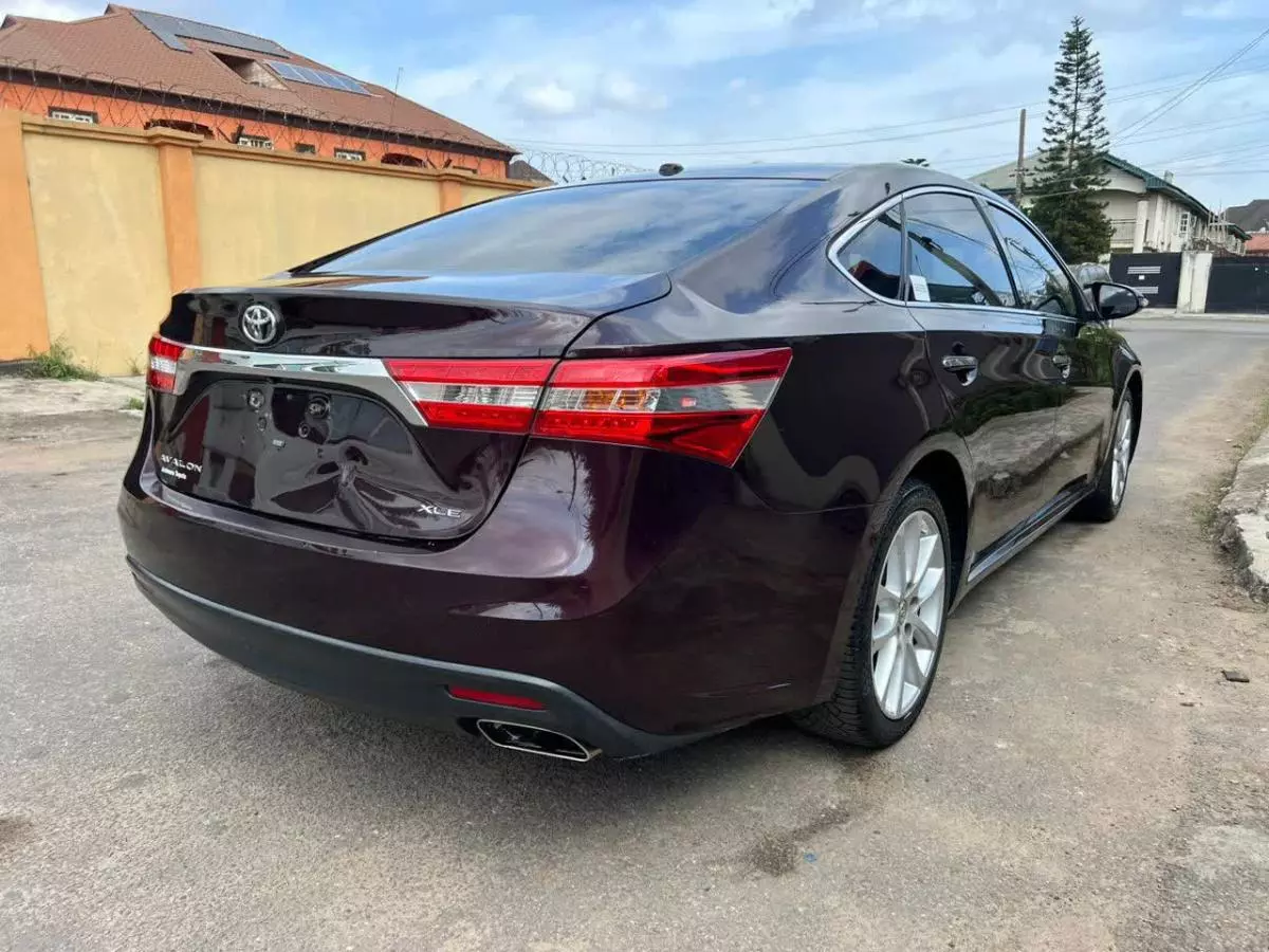 Toyota Avalon   - 2014