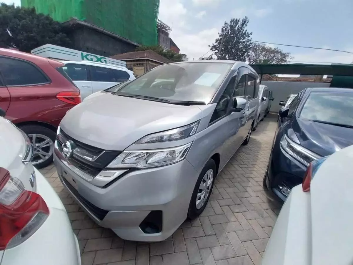 Nissan Serena   - 2017